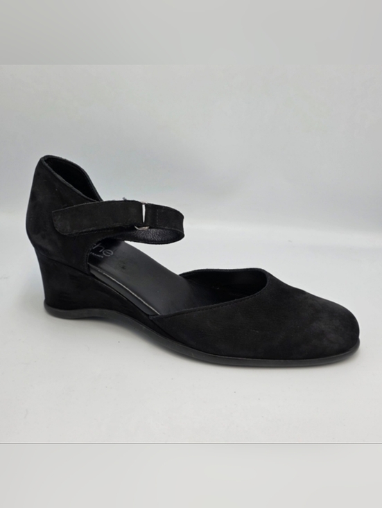 Arche Shoes - Authentic Arche Tilkoa Baby Noir pumps — iconic French comfort in black suede!